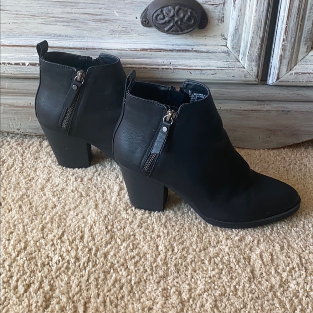 Universal Thread Leather Booties